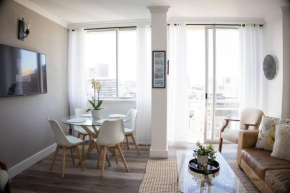 Modern, trendy and comfortable 2 bedroom apartment in Cape Town